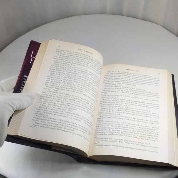 Dance Macabre Anita Blake Vampire Hunter Hardcover Book by Laurell K Hamilton - Picture 9 of 13